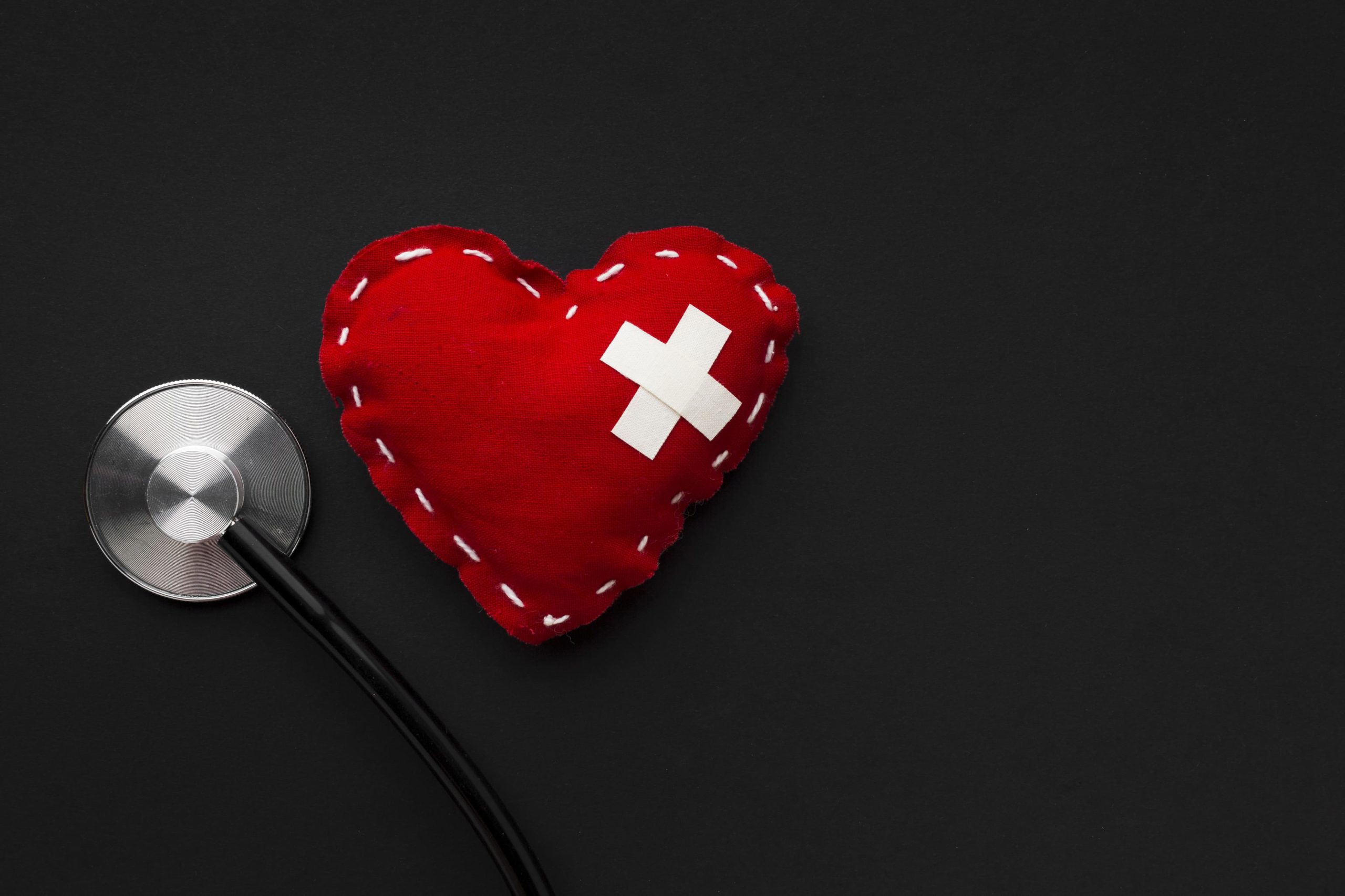 minimalist-heart-close-up-stethoscope